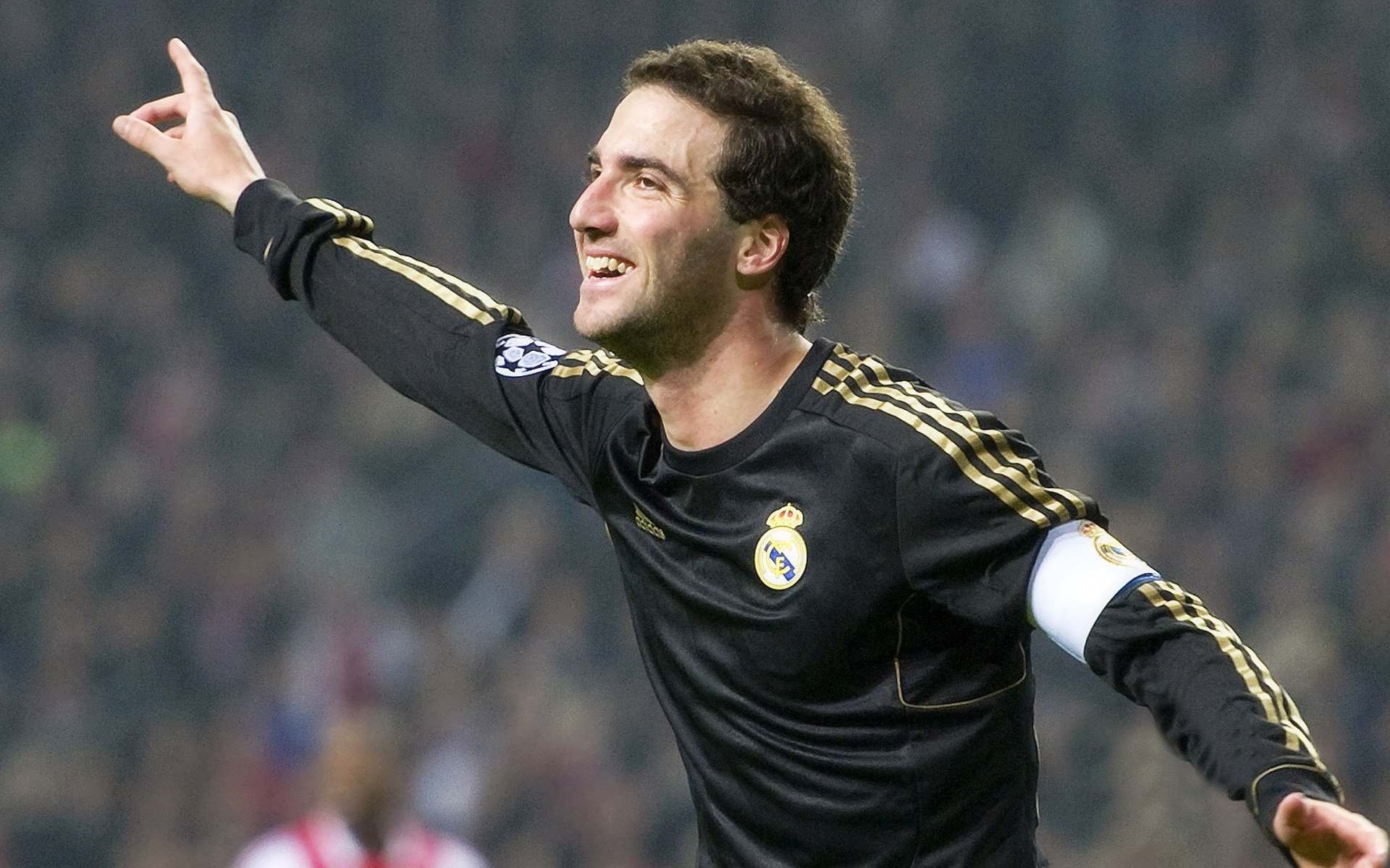 西汉姆主场大胜布莱顿,英超保级压力稍缓,西汉姆联对西布朗的比分预测